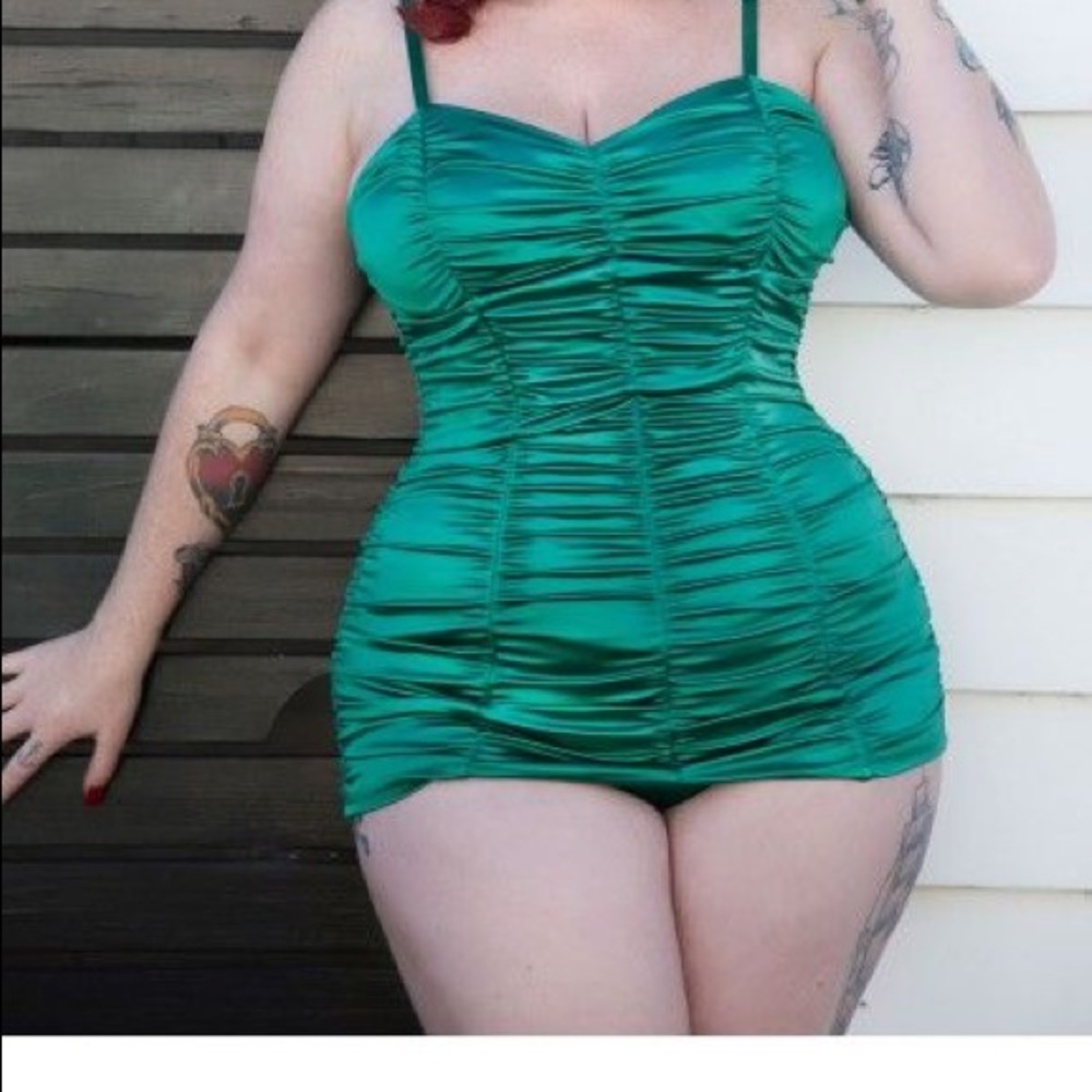 2x Marilyn swimsuit in green